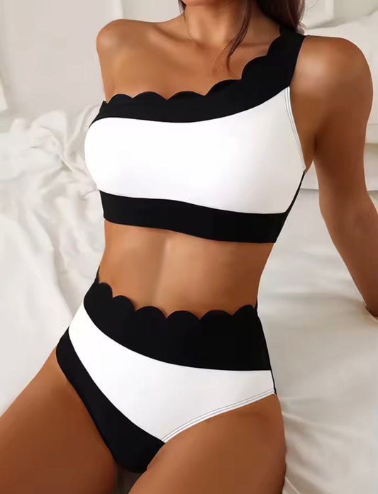 BLACK/WHITE STRAP OVER